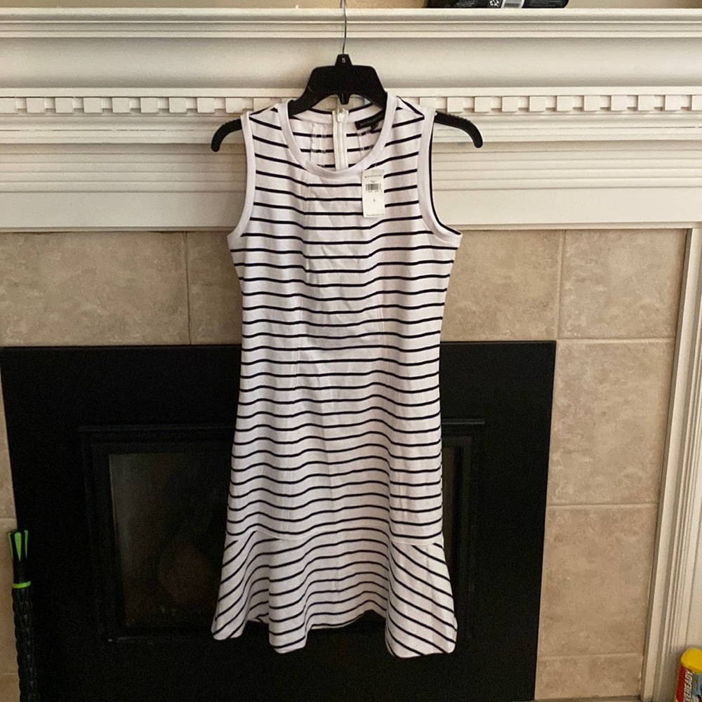 Cotton banana republic dress size 6 white & navy stripes.  Brand new with tags
